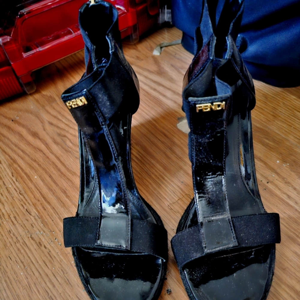 Fendi Black sandals sz 38 1/2